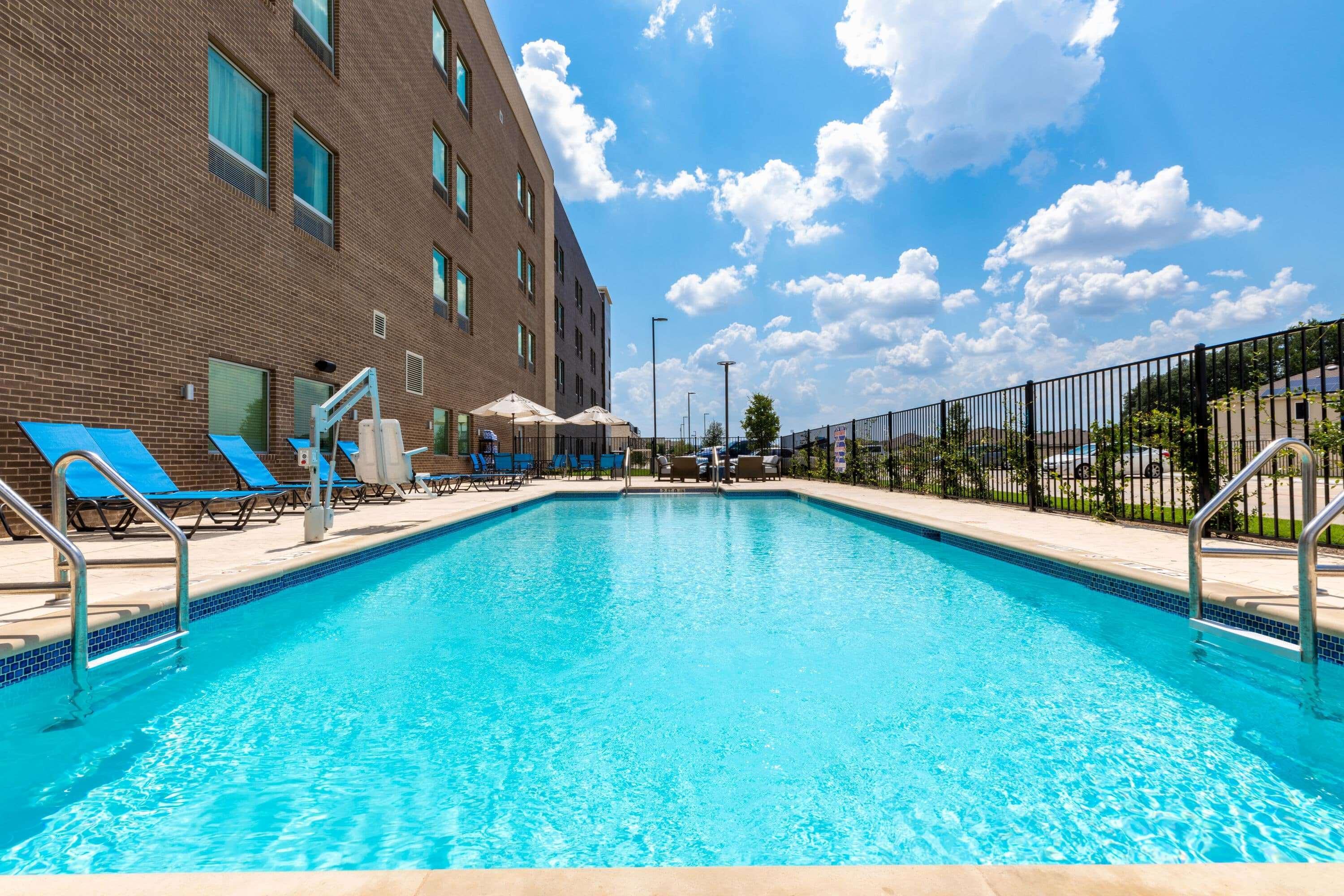 La Quinta Inn & Suites By Wyndham Round Rock Near Kalahari Экстерьер фото