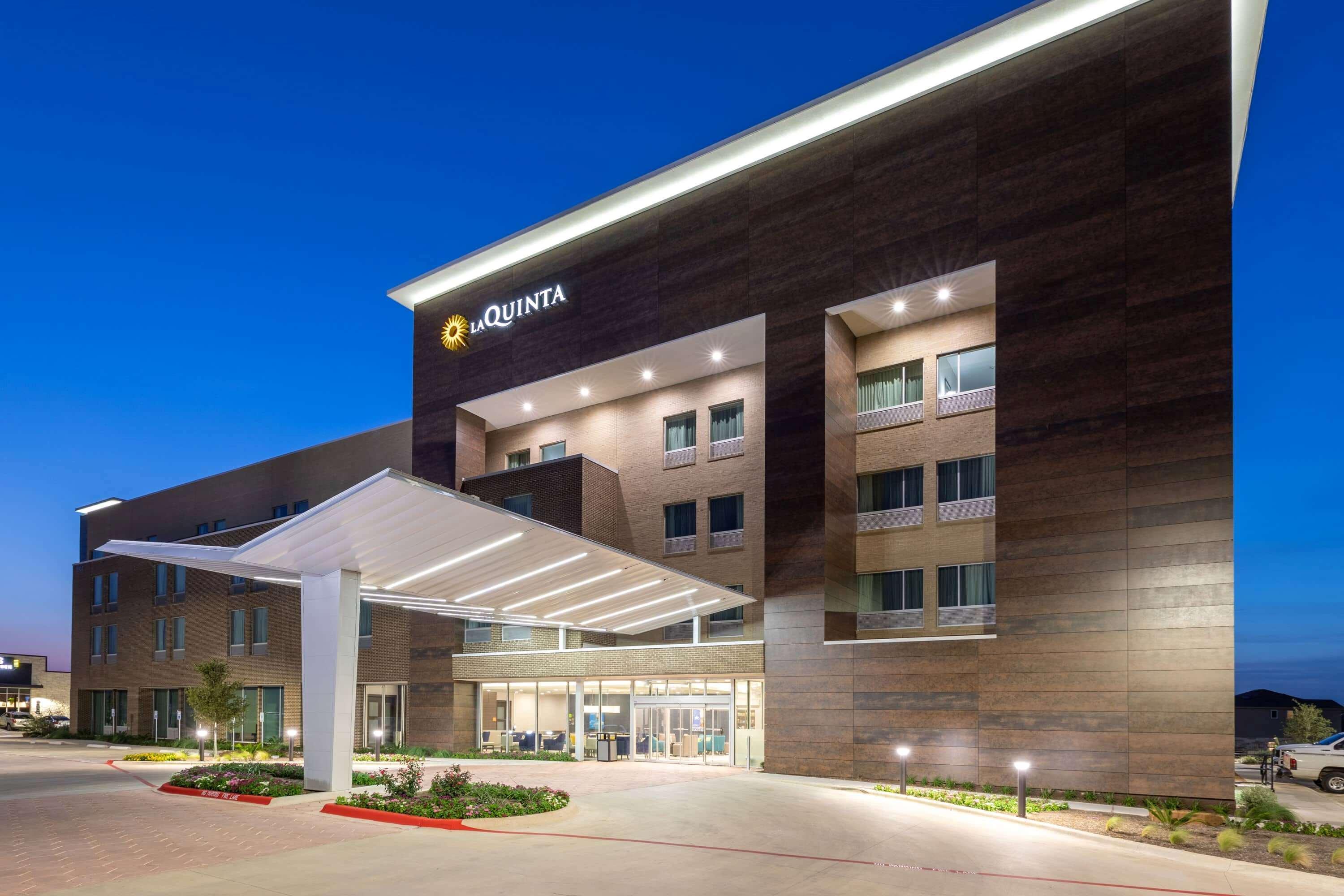 La Quinta Inn & Suites By Wyndham Round Rock Near Kalahari Экстерьер фото