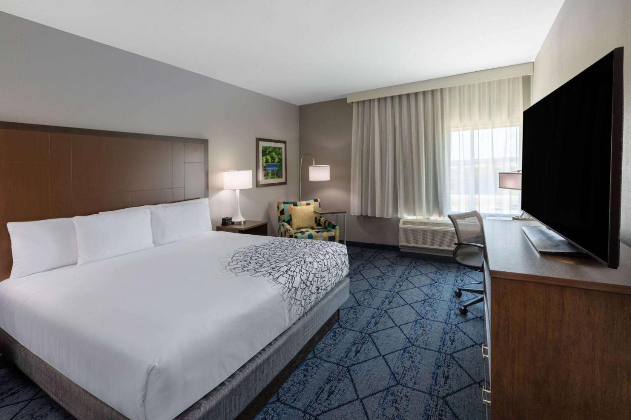 La Quinta Inn & Suites By Wyndham Round Rock Near Kalahari Экстерьер фото