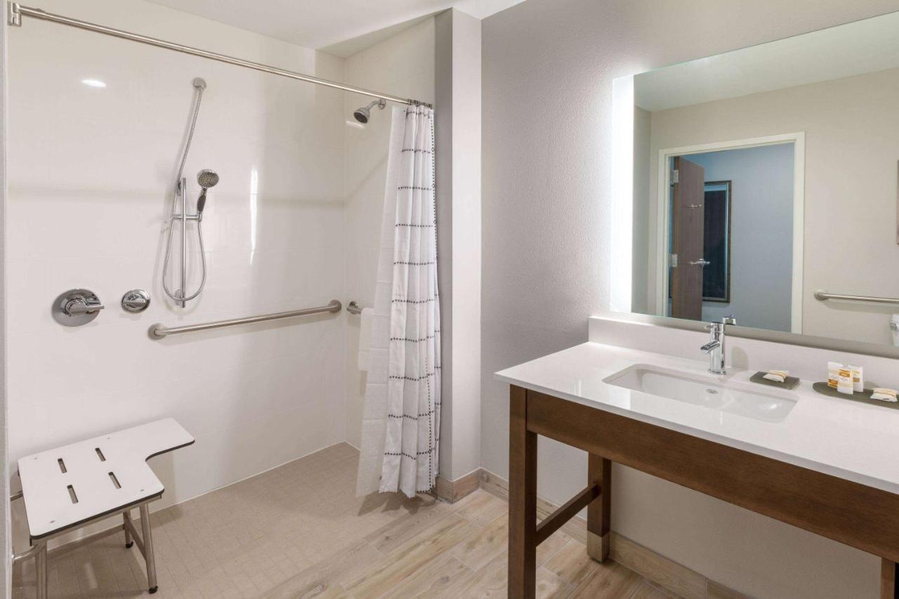 La Quinta Inn & Suites By Wyndham Round Rock Near Kalahari Экстерьер фото